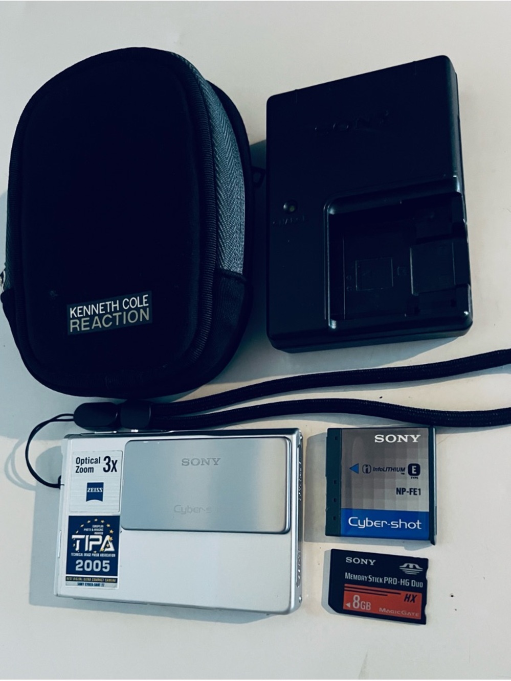 Sony Cyber-shot DSC-T7 5.1 Mega Pixels 3x Optical Zoom Compact Digital Camera